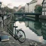 Activités en plein air à Strasbourg : vélo sur les quais près de l’Ill