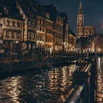 Balade nocturne Strasbourg : Cathédrale et Petite France de nuit, reflets sur l’Ill