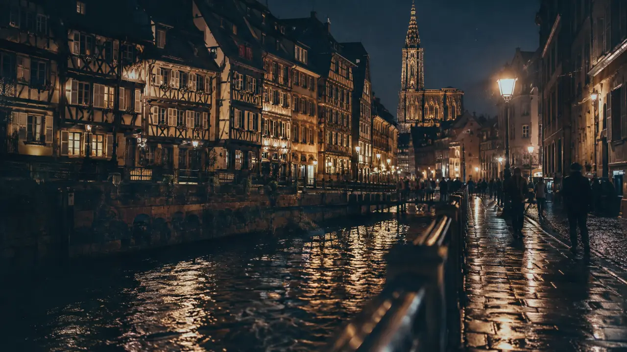 Balade nocturne Strasbourg : Cathédrale et Petite France de nuit, reflets sur l’Ill