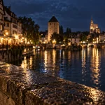 Strasbourg la nuit près de la Petite France, reflets sur l’Ill